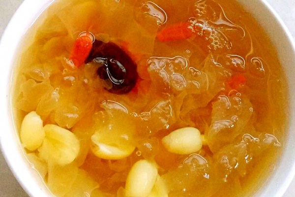 养生银耳莲子羹