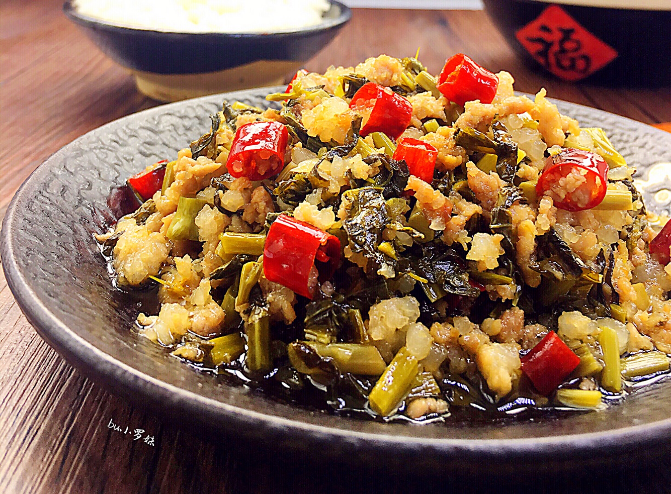 “砂锅酸菜”受欢迎的2种吃法，搭配丸子和白肉，酸爽开胃真下饭_哔哩哔哩_bilibili
