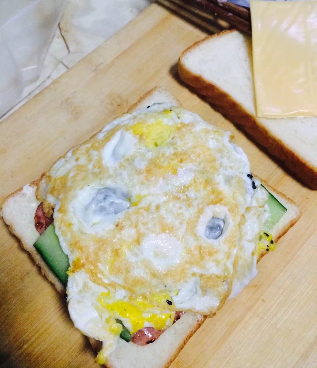 火腿鸡蛋三明治怎么做_火腿鸡蛋三明治的做法_多幸福多快乐_豆果美食