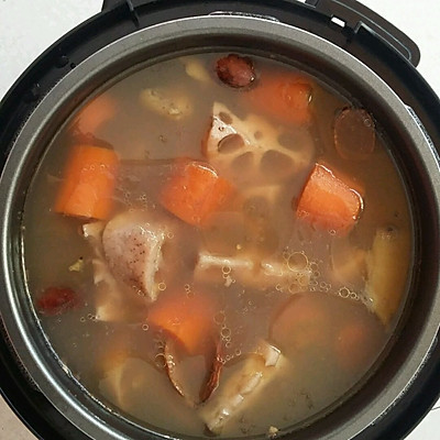 藕香菇胡萝卜牛骨头汤