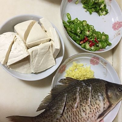 鲫鱼炖豆腐
