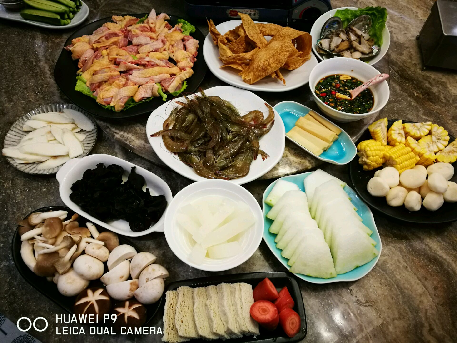 粤式打边炉(清汤海鲜鸡火锅)的做法图解2