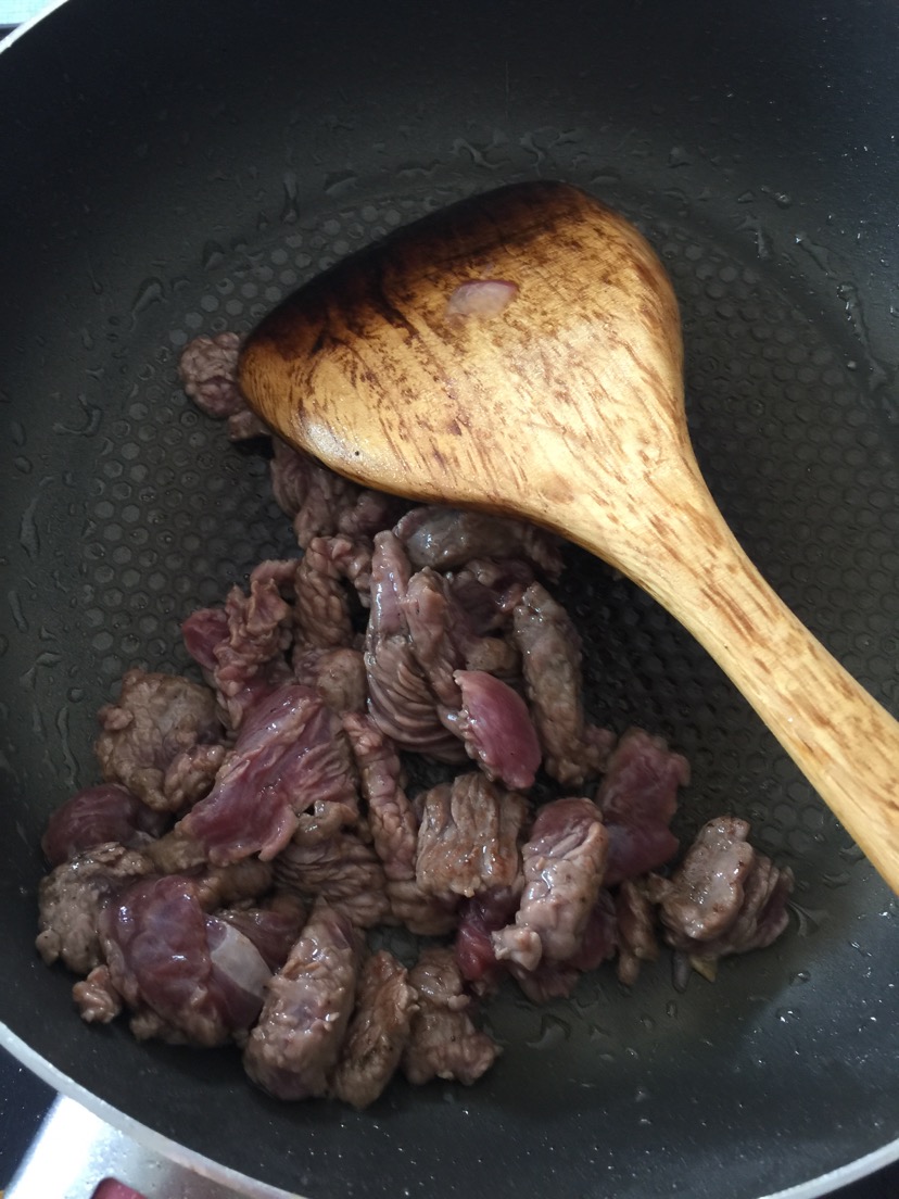 辣椒炒鸵鸟肉