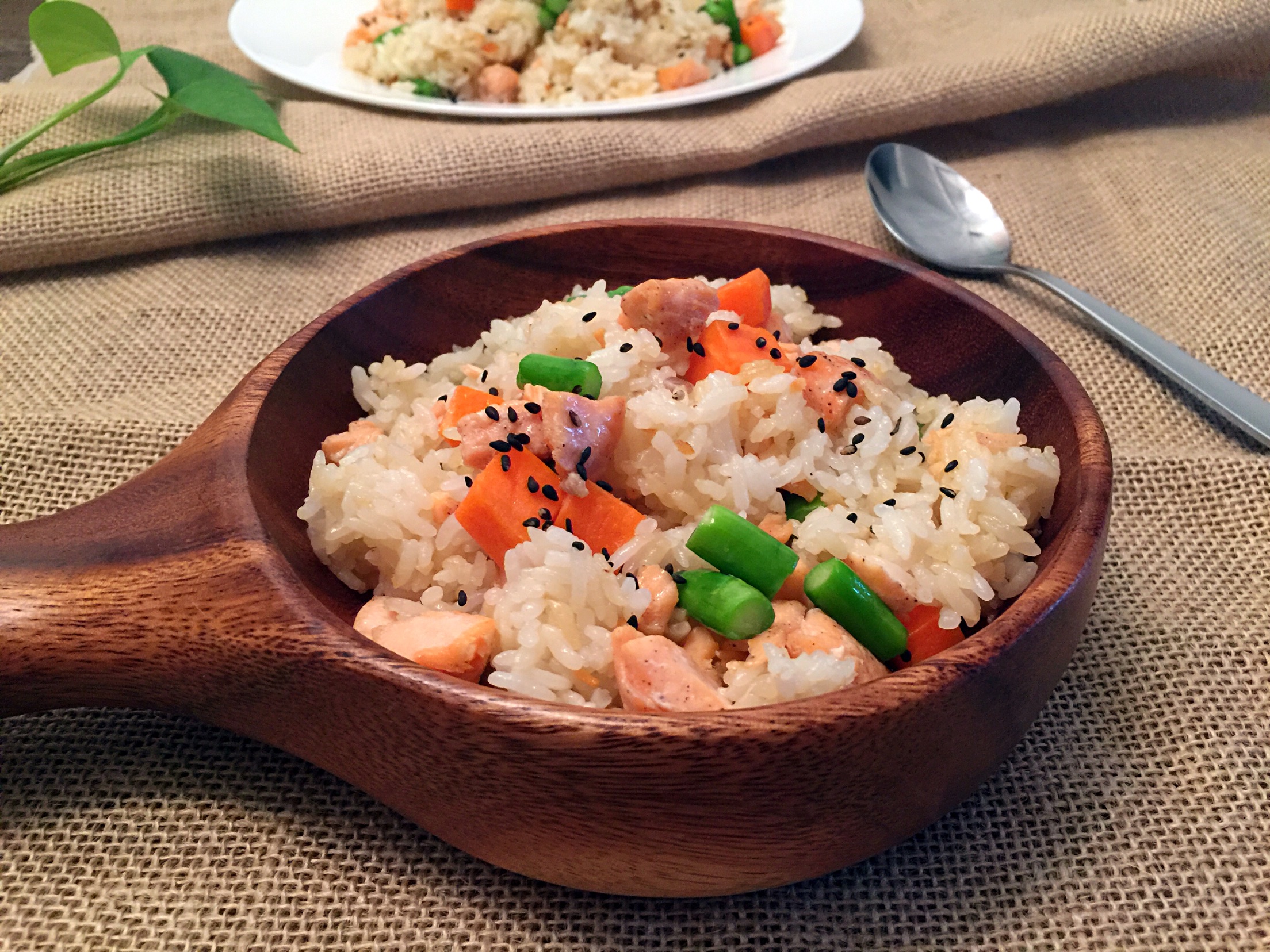 鱼生沙拉拌饭怎么做_鱼生沙拉拌饭的做法_美国厨娘_豆果美食