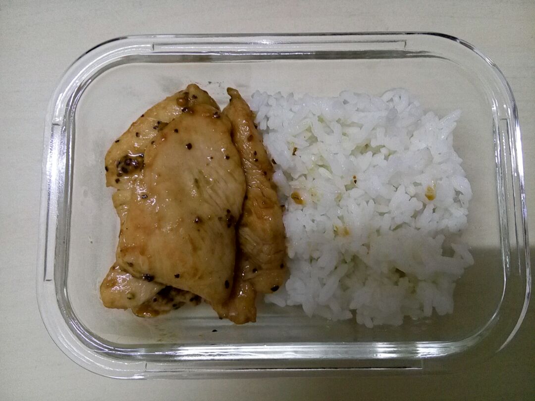 低脂香煎黑椒鸡胸肉减肥餐