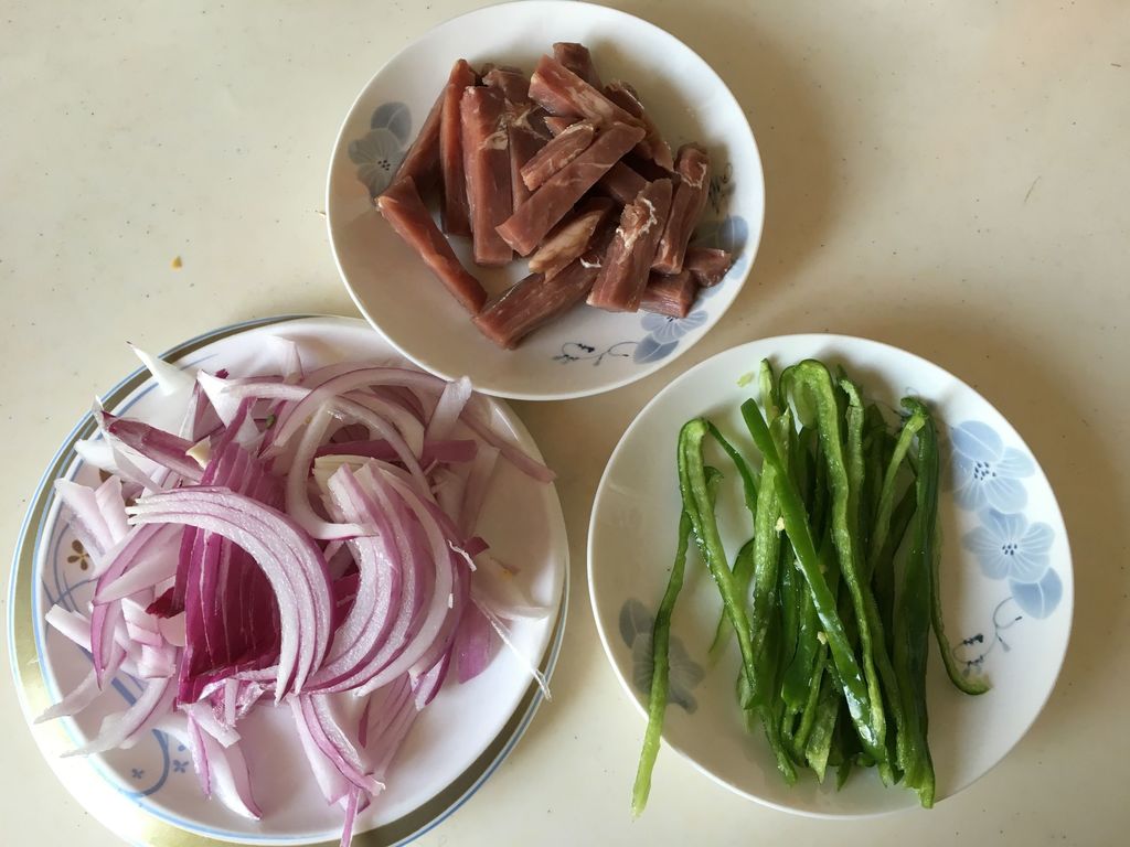樱花牛肉味道炒水饺#黑椒图片猪肉胡萝卜洋葱青椒大全图片