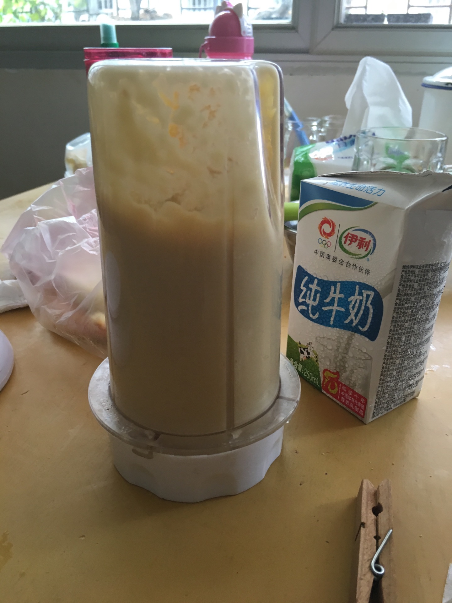 榴莲加牛奶搅拌机打成果泥.