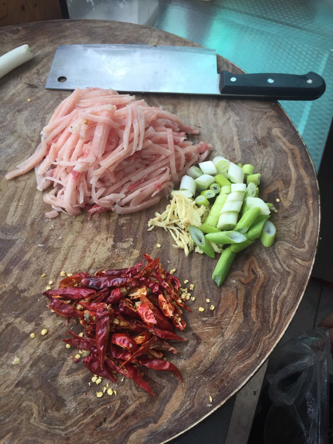 肉丝拉皮酸辣味