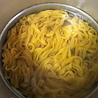 胡萝卜汁手工面的做法_【图解】胡萝卜汁手工