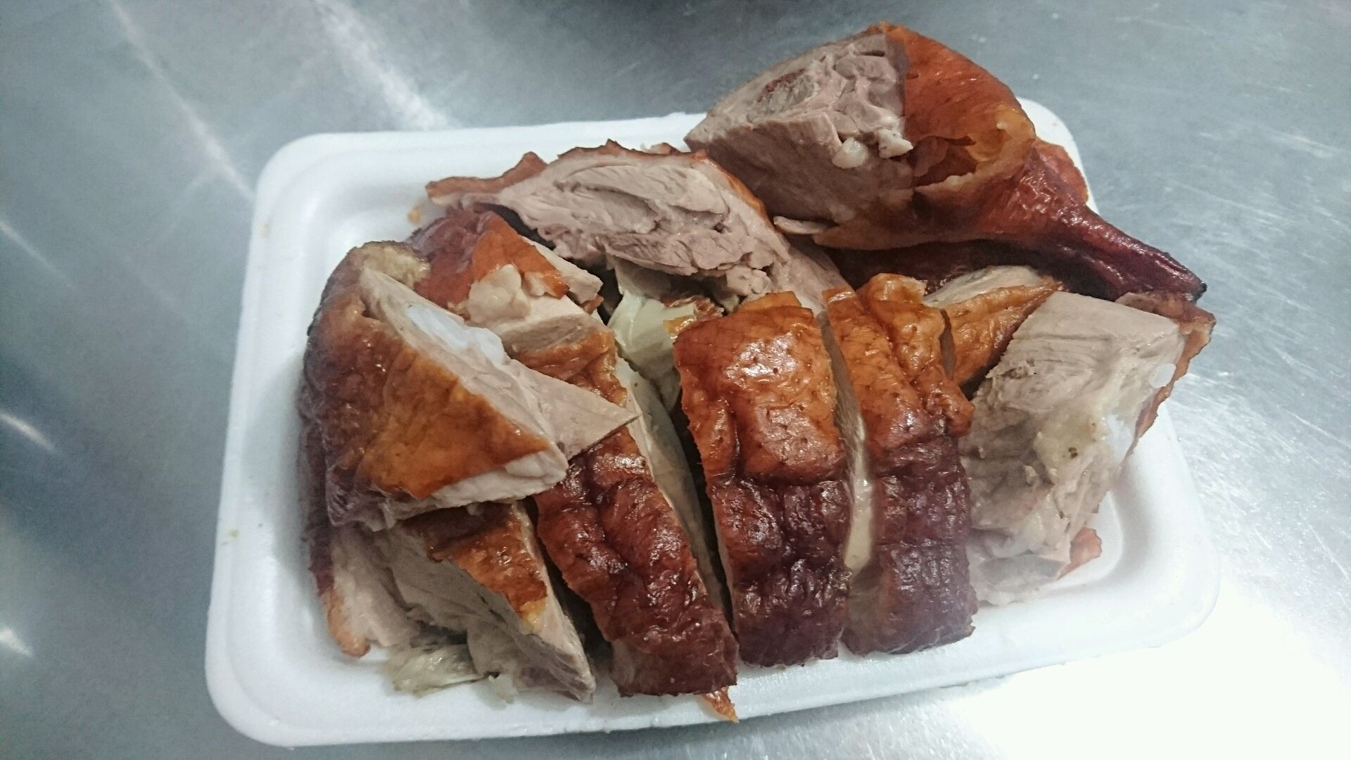 菜场熟食店买的半只烤鸭.切好块的.