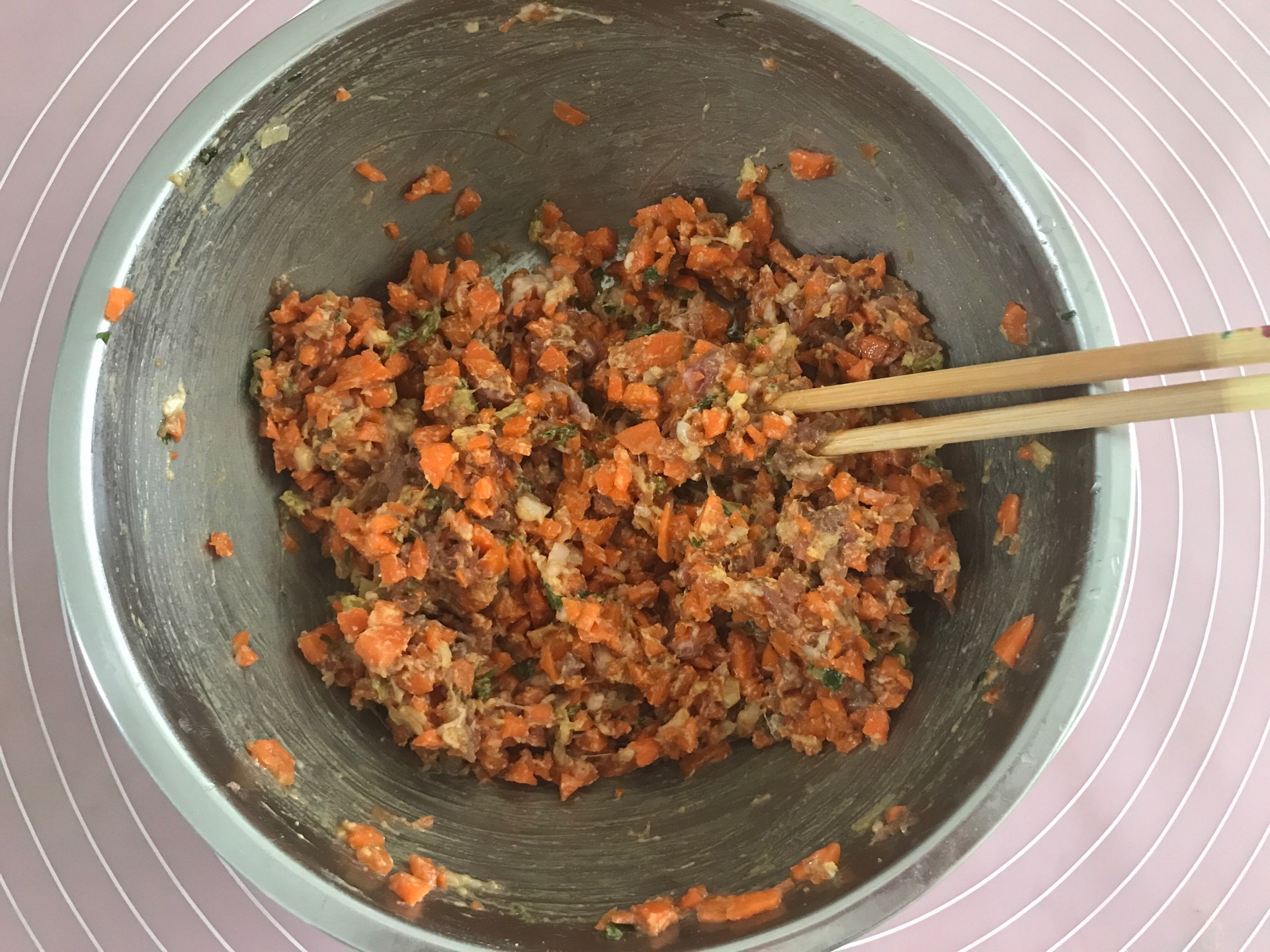 胡萝卜羊肉馅饼#丘比沙拉汁#的做法