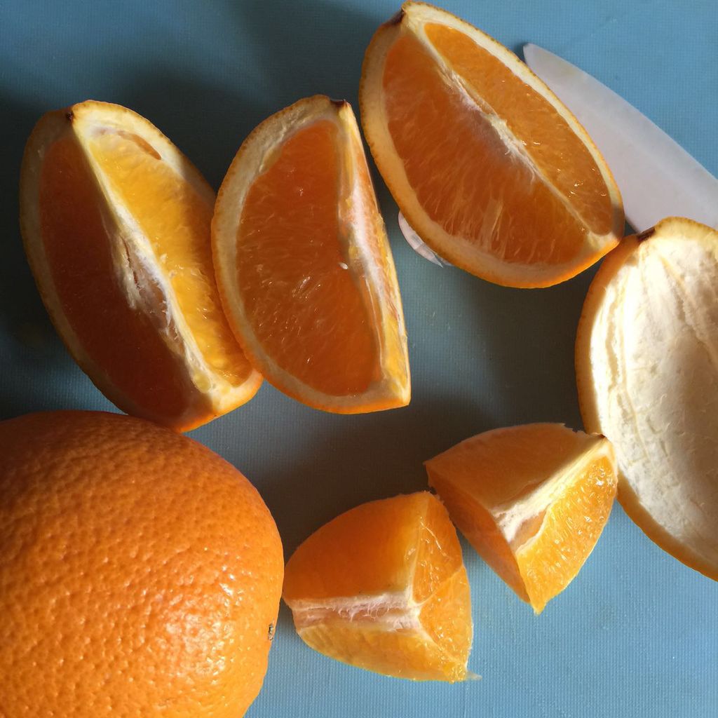 快手剥橙子的做法_【图解】快手剥橙子怎么做如何做好吃_快手剥橙子家常做法大全_小嘴吃八方哦_豆果美食