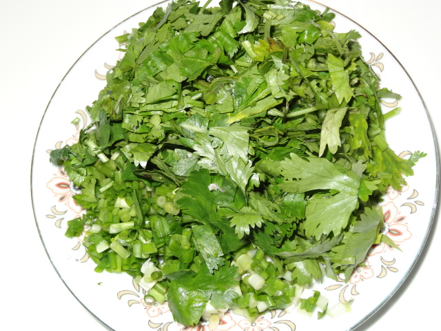 香葱香菜切碎末.