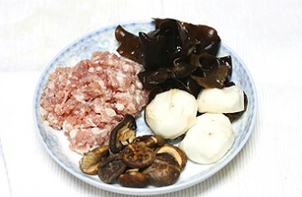 马蹄冬菇蒸肉饼