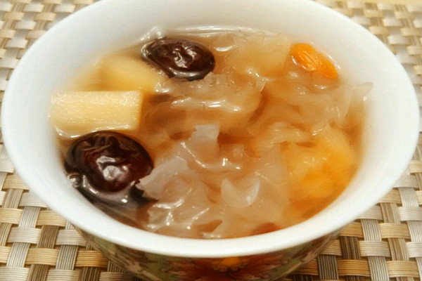 银耳红枣苹果汤