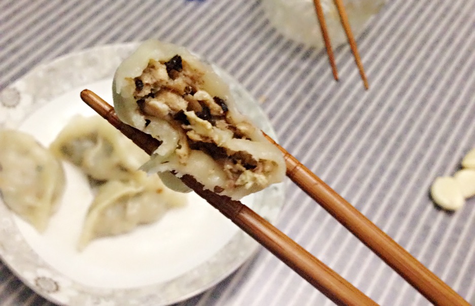 豆泡香菇素馅饺子的做法图解4