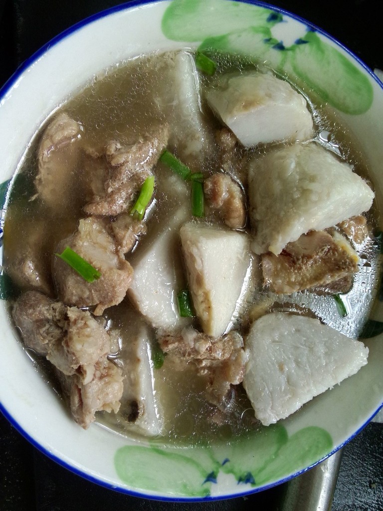 清爽的芋头炖排骨的家常做法 - 煲汤食谱网