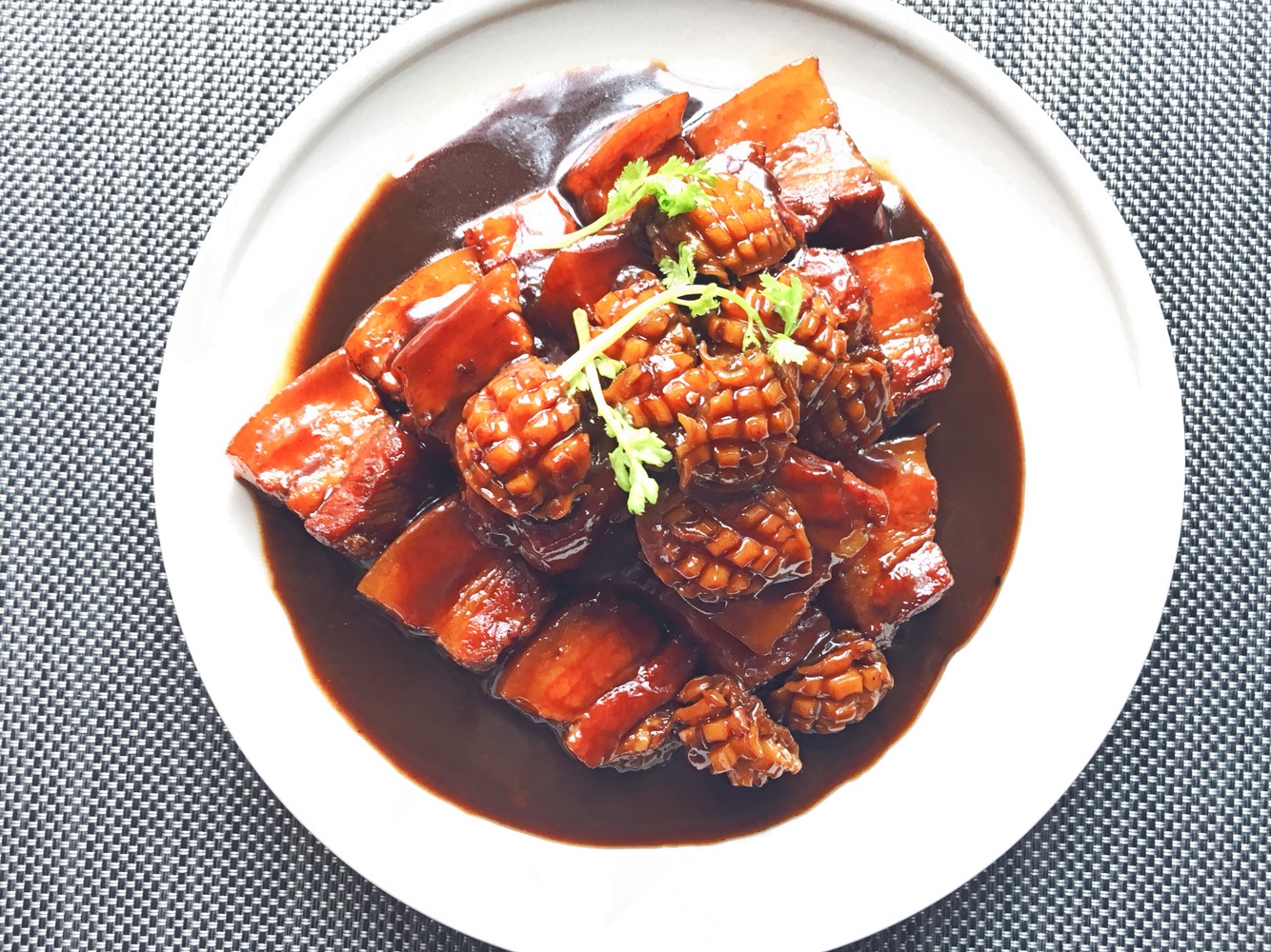 鲍鱼红烧肉排骨红烧油豆腐包子的做法图片