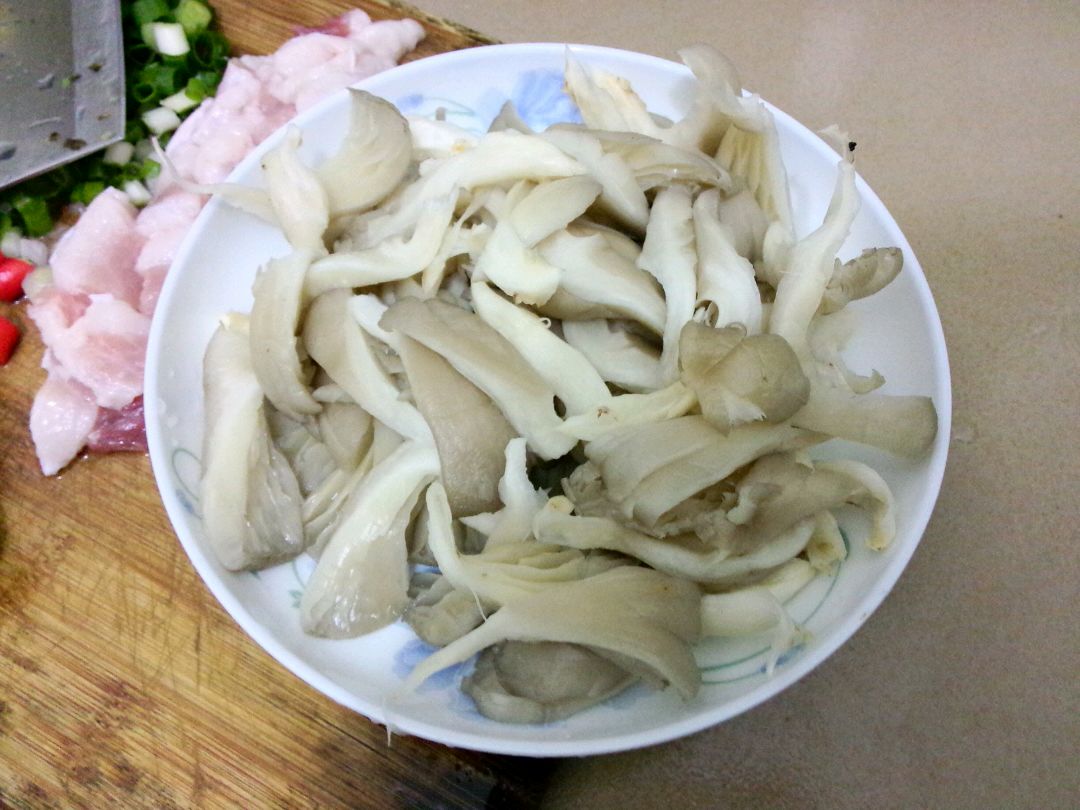 平菇炒鸡蛋的做法图解1福建排骨汤的做法图片