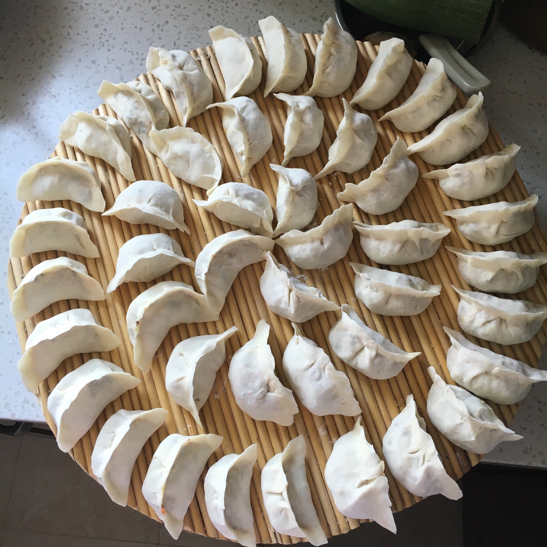 胡萝卜鸡蛋豆泡水饺的做法图解3
