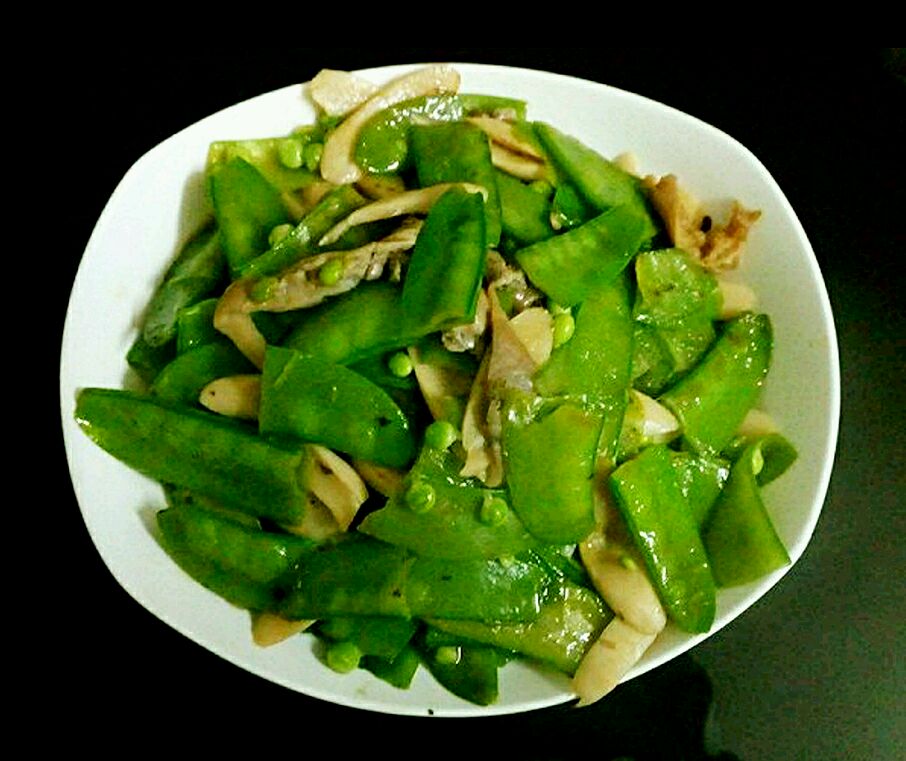 切墩(初级)   时间:10~30分钟       主料 扁豆(荷兰豆)适量 蘑菇-随