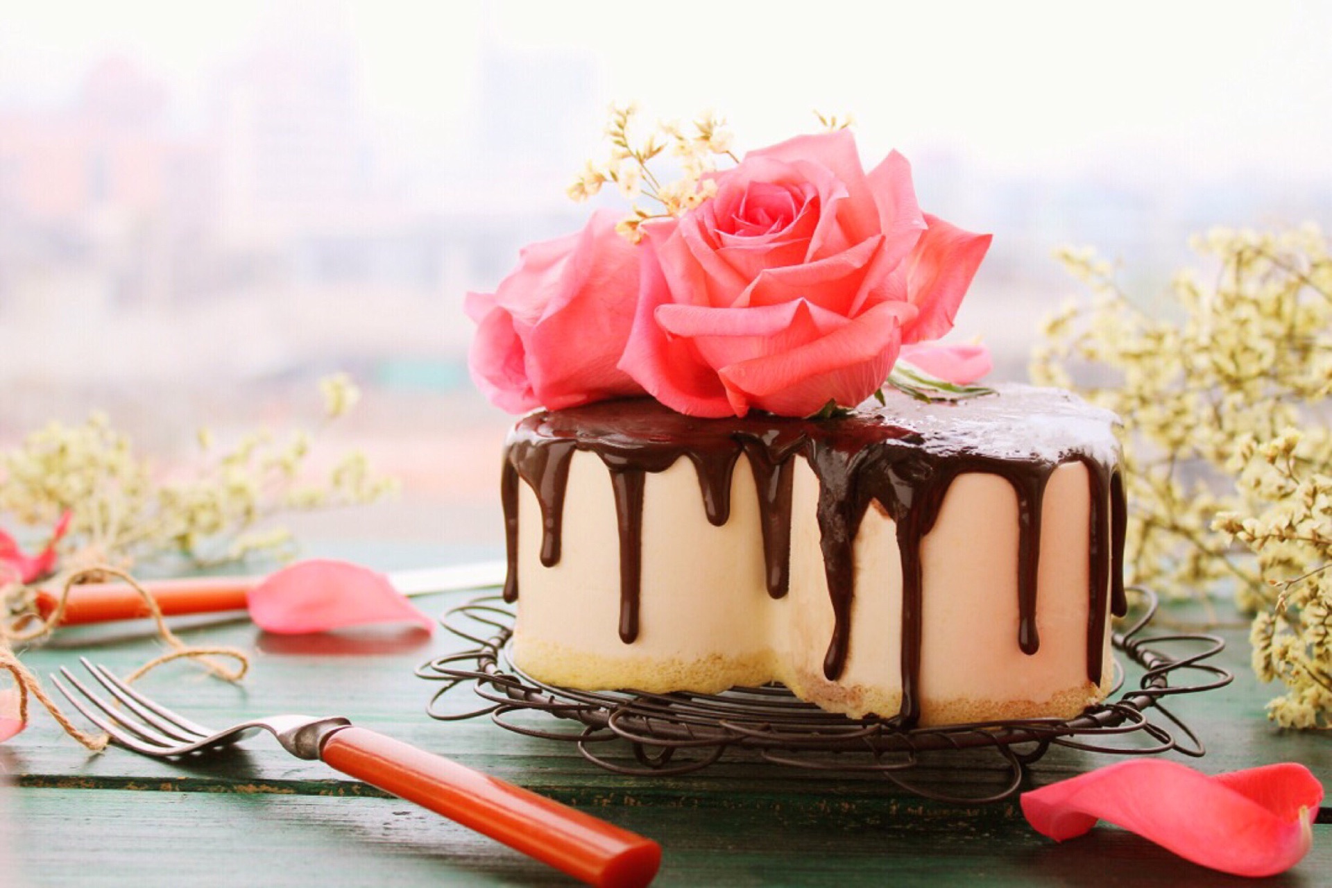 【i烘焙课堂】让蛋糕开口说爱你 | 七夕半淋面糖霜蛋糕+淋面鲜花蛋糕