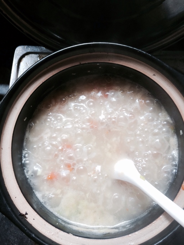 宝宝食谱之骨汤胡萝卜包菜粥