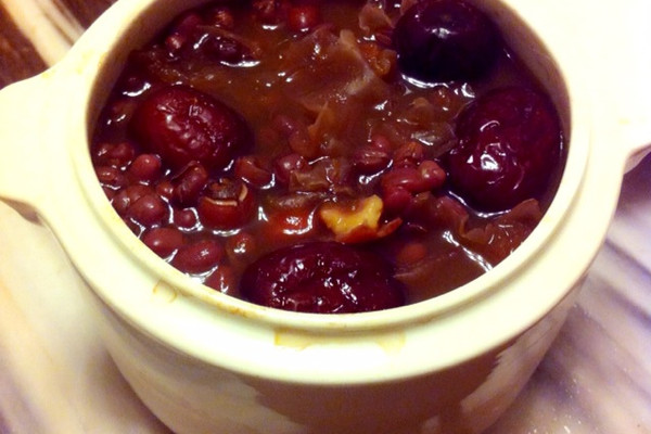 红豆莲子银耳糖水