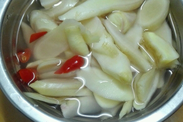 泡酸姜