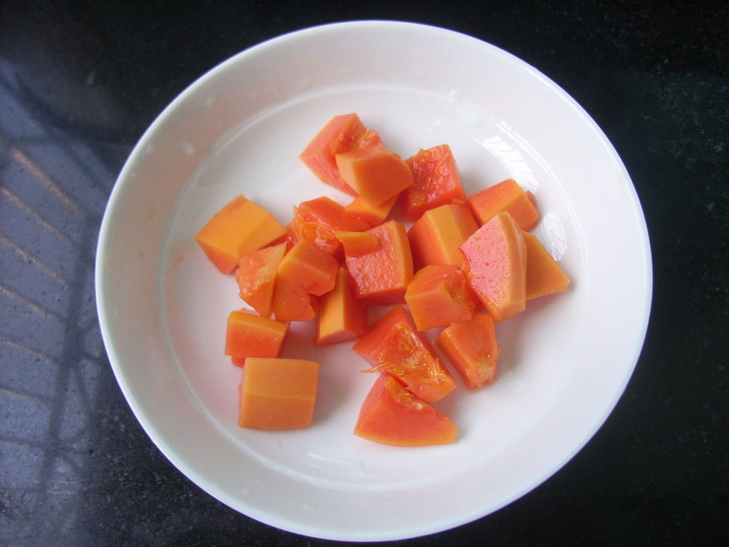 木瓜去皮去籽切块