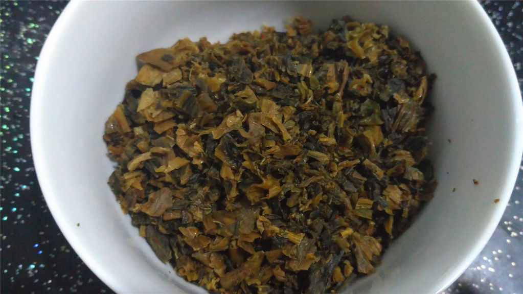 自家的干菜 很香的 最好不要用梅菜等太细的酱菜会粘.