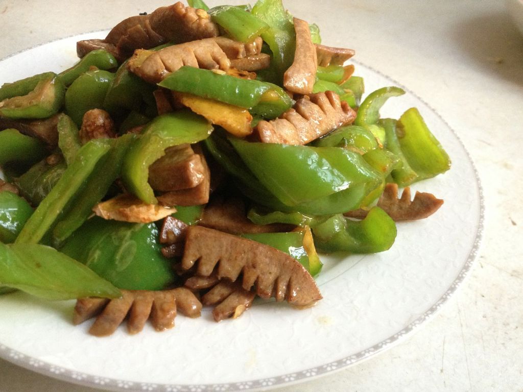 青辣椒炒油渣，这道色香味俱全的菜，肯定有很多人没有吃过 - 哔哩哔哩