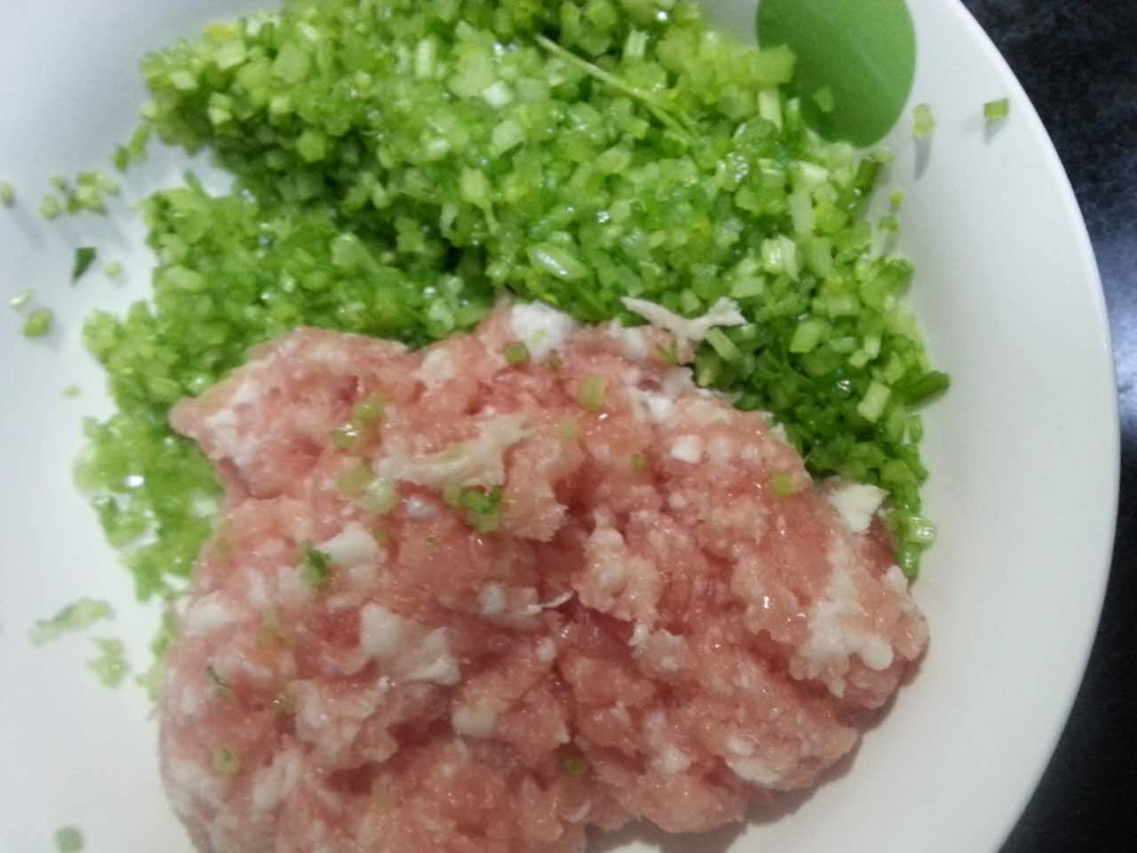 芹菜猪肉柳叶饺