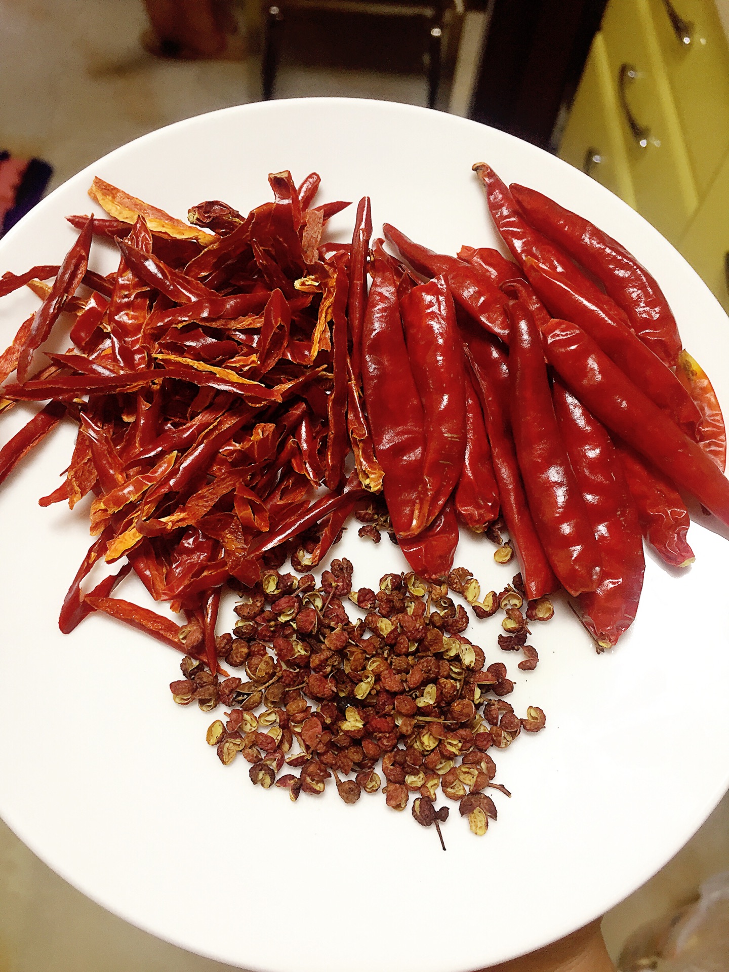 朝天椒,辣椒丝,麻椒(麻料可以再多一点)