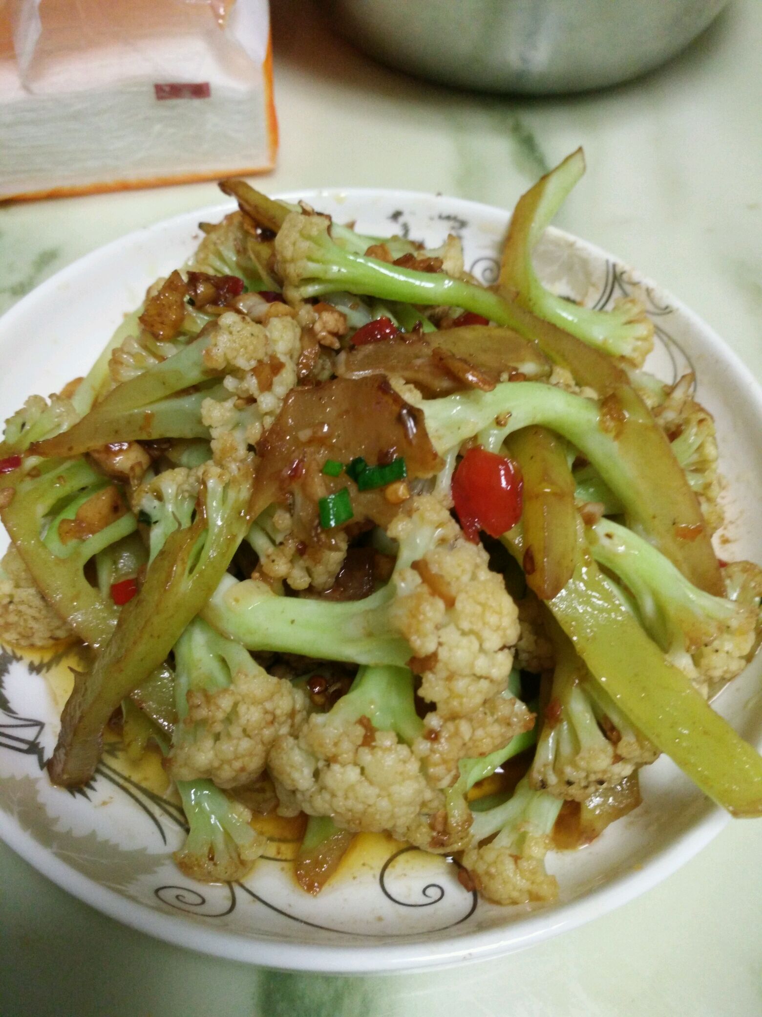 家常炒花菜的做法图解1