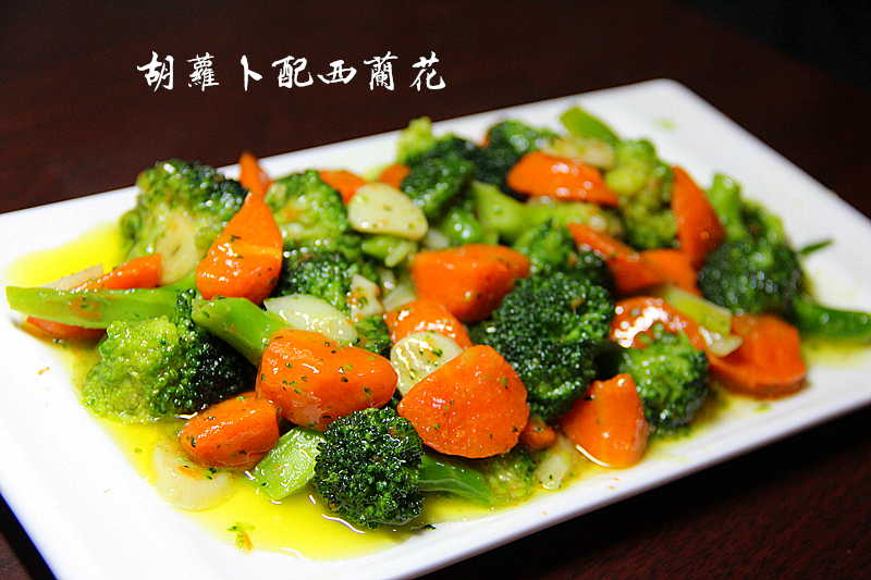 胡萝卜炒西兰花的做法