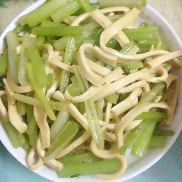 芹菜杆炒千张