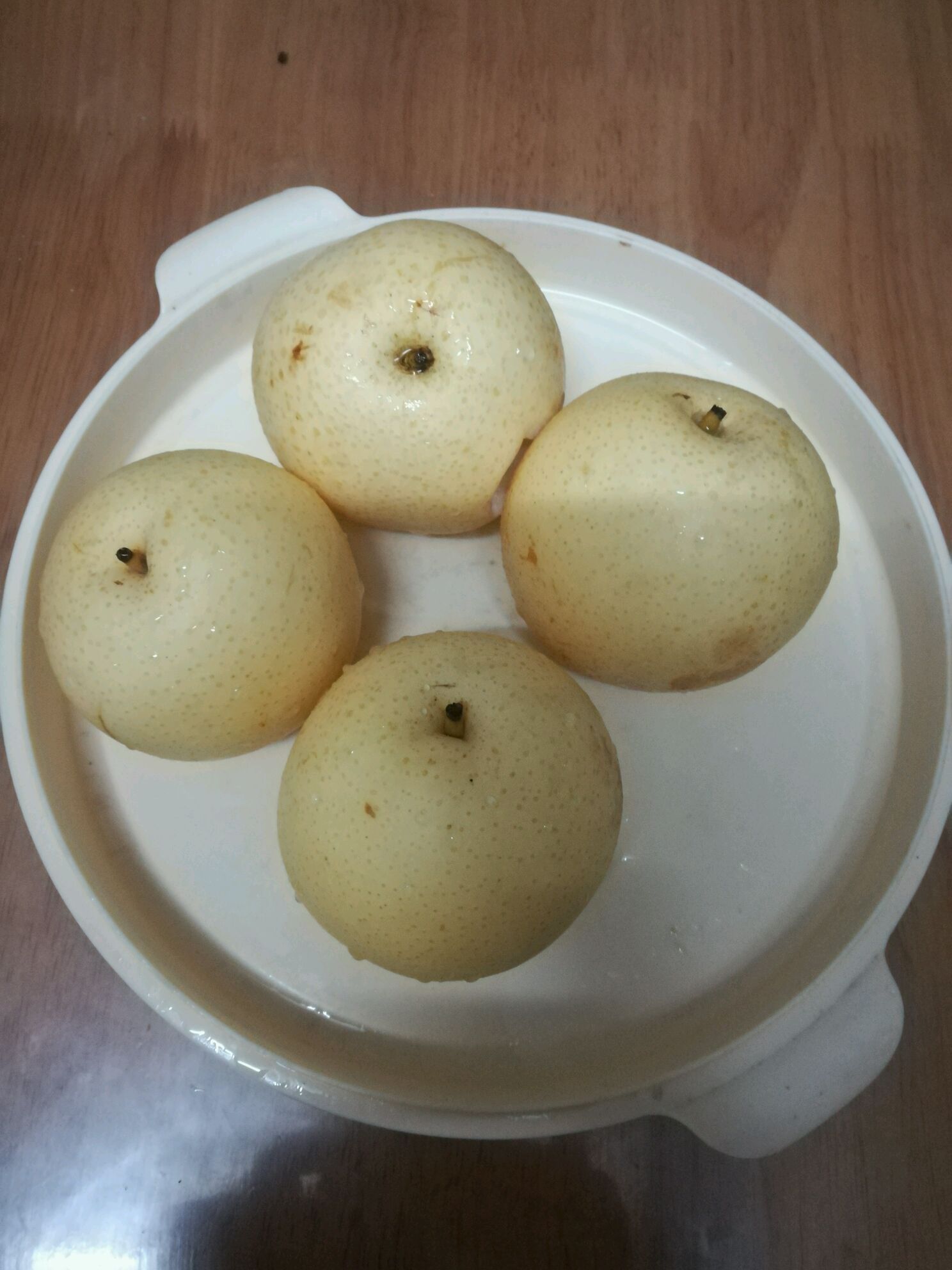 微波炉烤梨的做法图解1