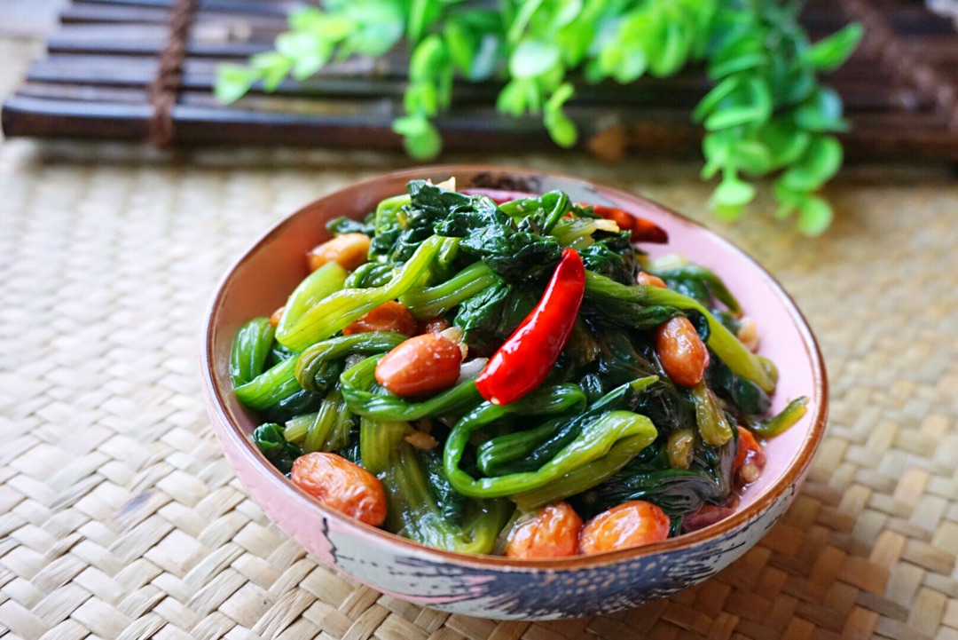 脆果仁拌菠菜的家常美味做法