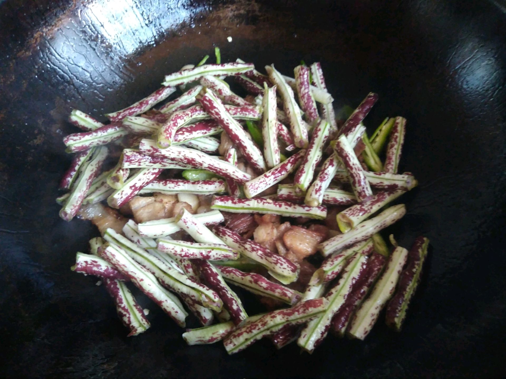 五花肉焖花豆角