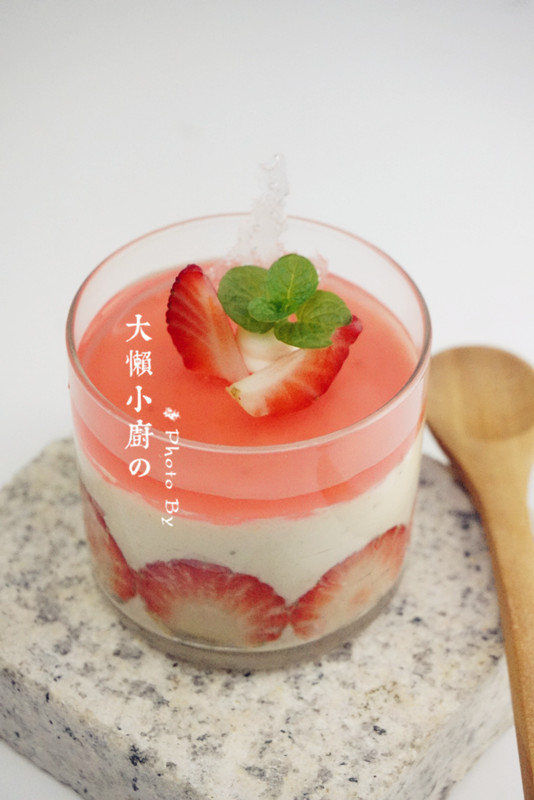 草莓慕斯杯