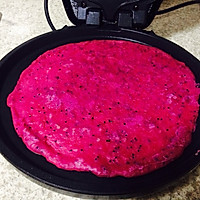 火龙果鸡蛋饼#专利好油为冠军加油#的做法_【