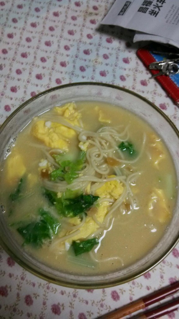 鸡蛋蔬菜面