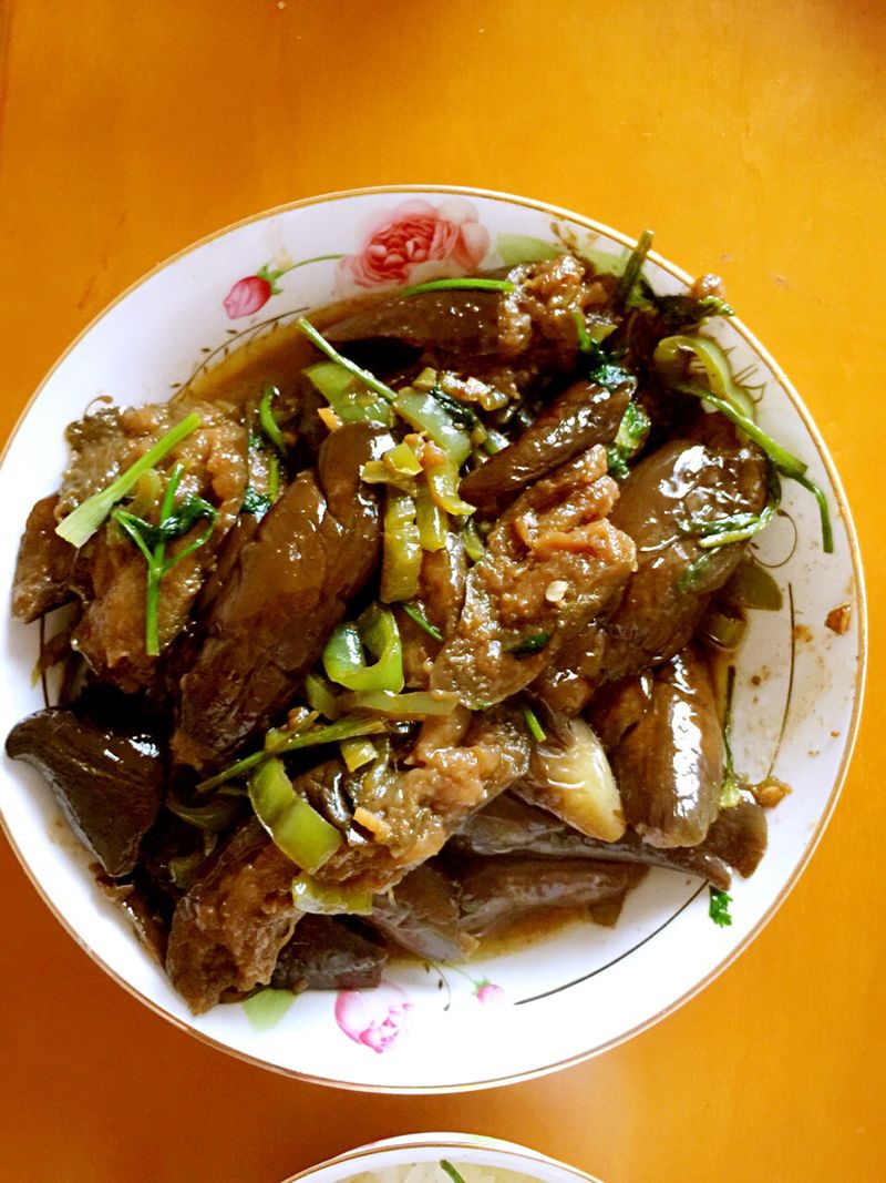 佴