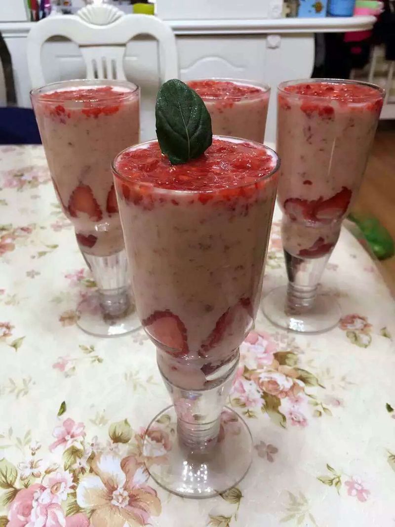 草莓酸奶