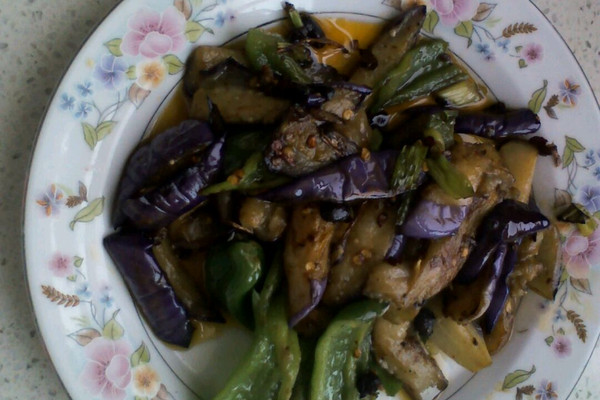 扫一扫 边看边做更方便 主料 姜,葱,算,红角,青椒,豆豉,茄子,盐,生抽