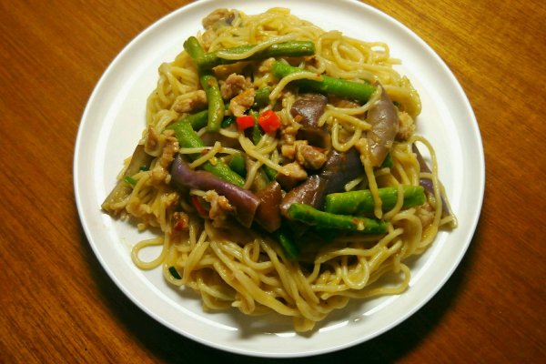茄子豆角大肉粒拌面