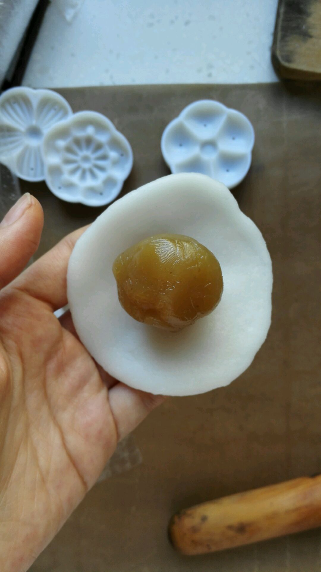 彩色冰皮月饼和菓子的感觉
