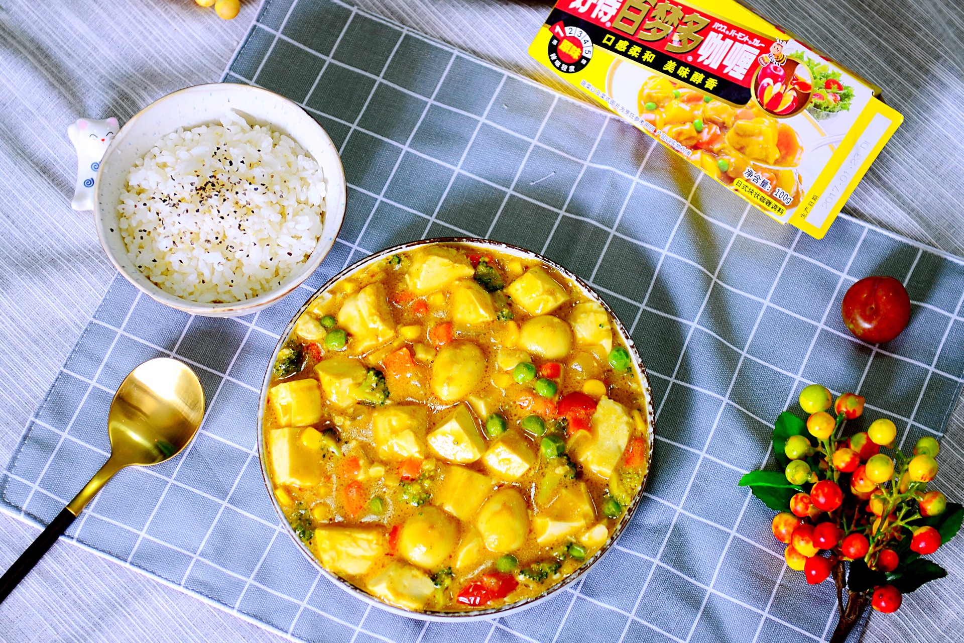 日式咖喱烩鹌鹑蛋豆腐拌饭