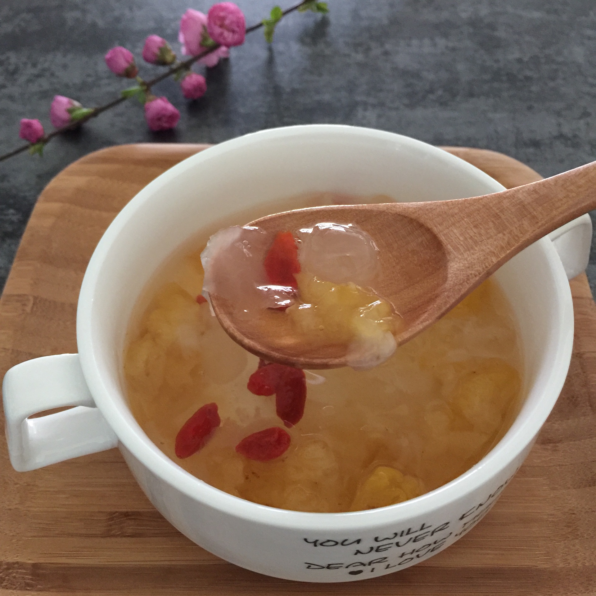 莲子银耳红枣汤怎么做_莲子银耳红枣汤的做法_豆果美食